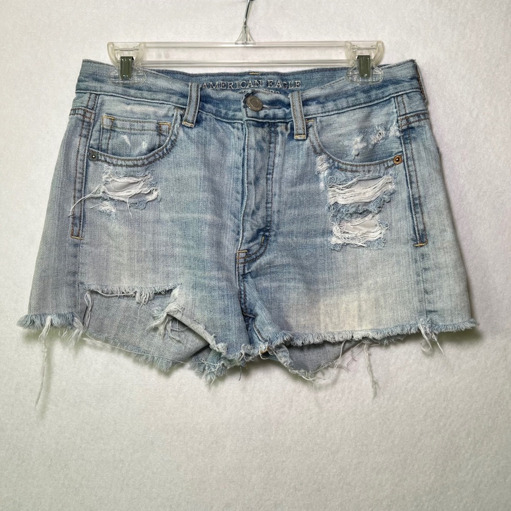 American Eagle Distressed High Waisted 90s Y2K Light Wash Button Fly Jort‎ 2